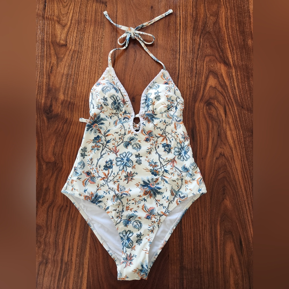 Cupshe Tranquility Seaweed Shell Stitch Halter One Piece SIZE SMALL